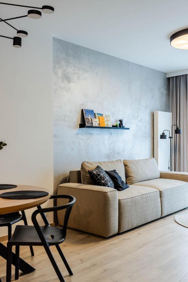 Klimatyzowany Apartament Very Berry Z Parkingiem W Poznaniu By Noclegi Renters Eksteriør bilde