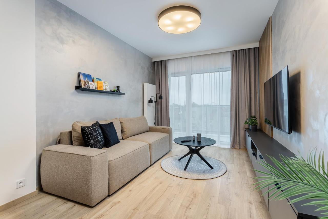 Klimatyzowany Apartament Very Berry Z Parkingiem W Poznaniu By Noclegi Renters Eksteriør bilde